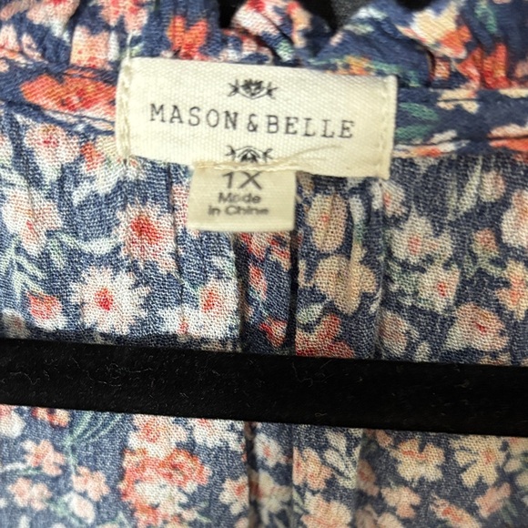 Elegant Floral V-Neck Blouse - Picture 4 of 7